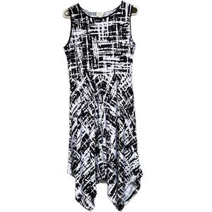 ECI NEW YORK black n white dress. Asymmetrical hem line. Very pretty on. Size L